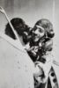 גרישה בספיטפייר עם כלבו האהוב בזמן שירותו בטייסת 101